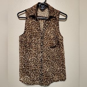 Sleevelesd Button-down Cheetah Blouse